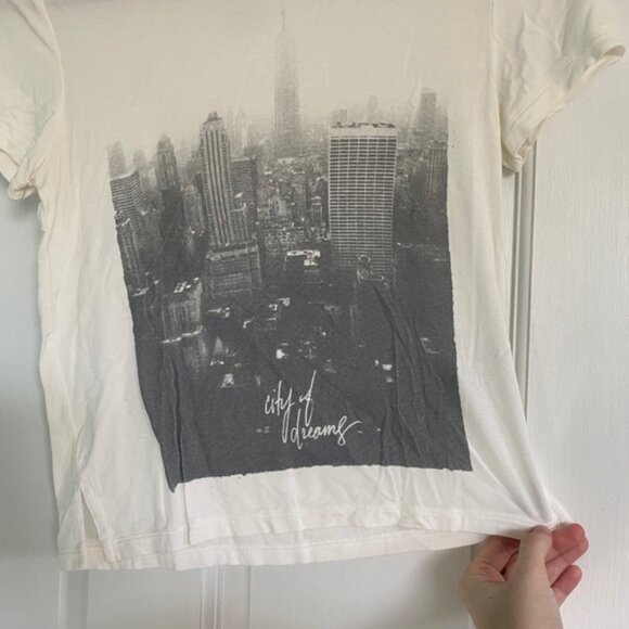 Graphic T-shirt - Picture 3 of 4